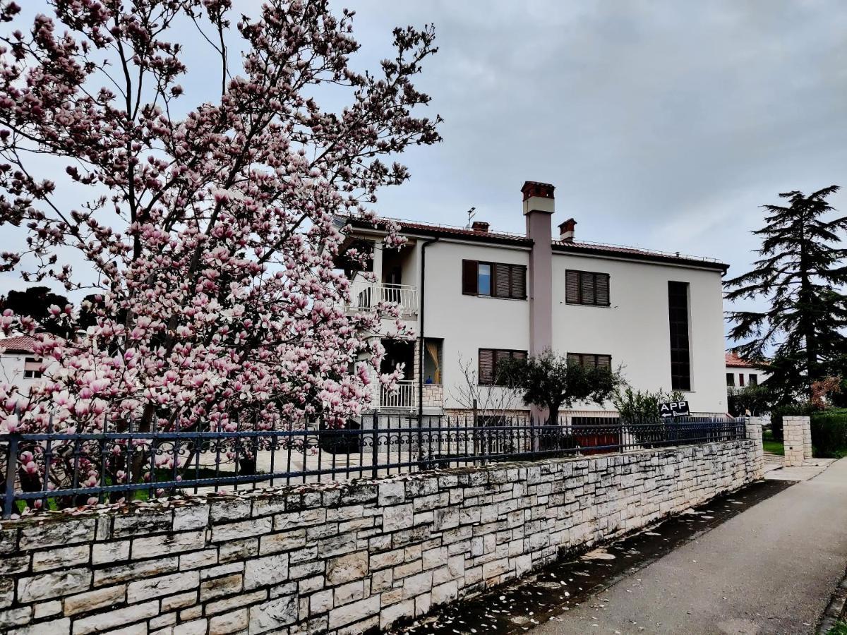 Apartments Vili Umag Exterior foto